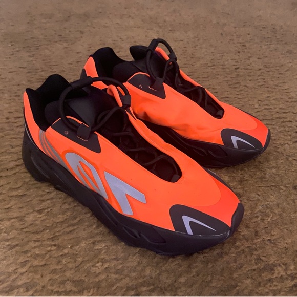 Never ever been worn foot to big for these shoes need them off my hands ASAP